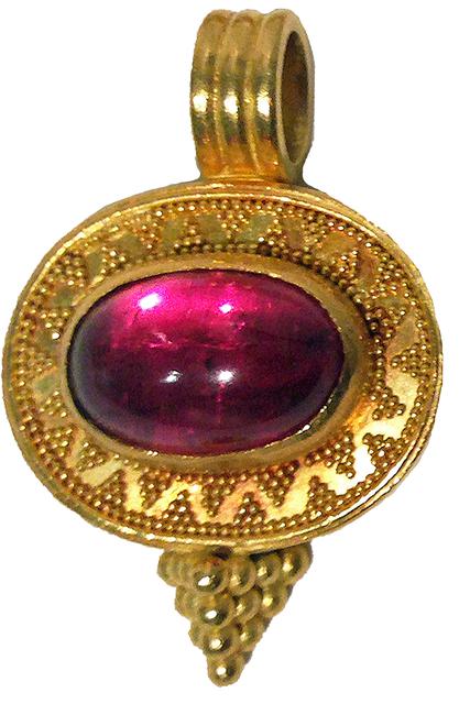 Magenta oval, hoizontal in goldpendant with granulation cluster at bottom