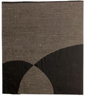 Large gray rectangle with two black curved triagles meeting at their points from both bottom corners
